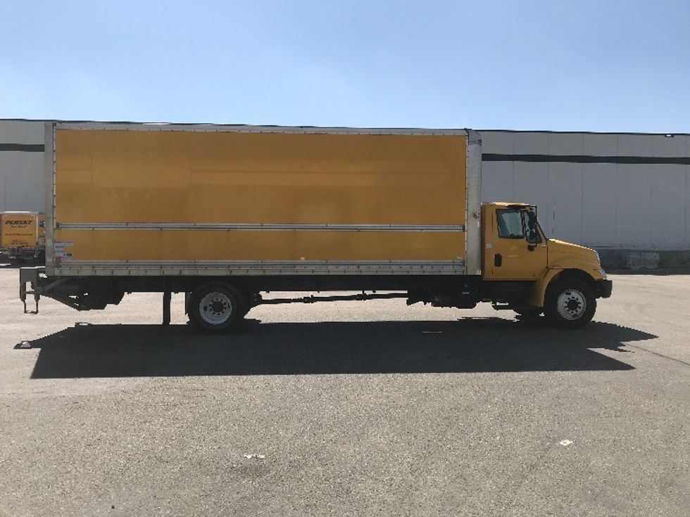 Medium Duty Box Truck-Light and Medium Duty Trucks-International-2019-4300-Calgary-AB-262,890\n\t\tkm-$ 56,500 - Image 15