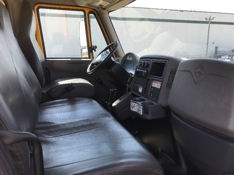 Medium Duty Box Truck-Light and Medium Duty Trucks-International-2019-4300-Calgary-AB-262,890\n\t\tkm-$ 56,500 - Image 22