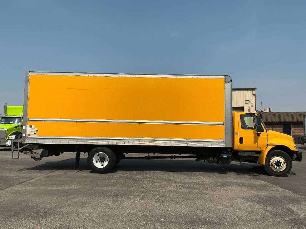 Medium Duty Box Truck-Light and Medium Duty Trucks-International-2019-4300-Calgary-AB-263,949\n\t\tkm-$ 56,250 - Image 15