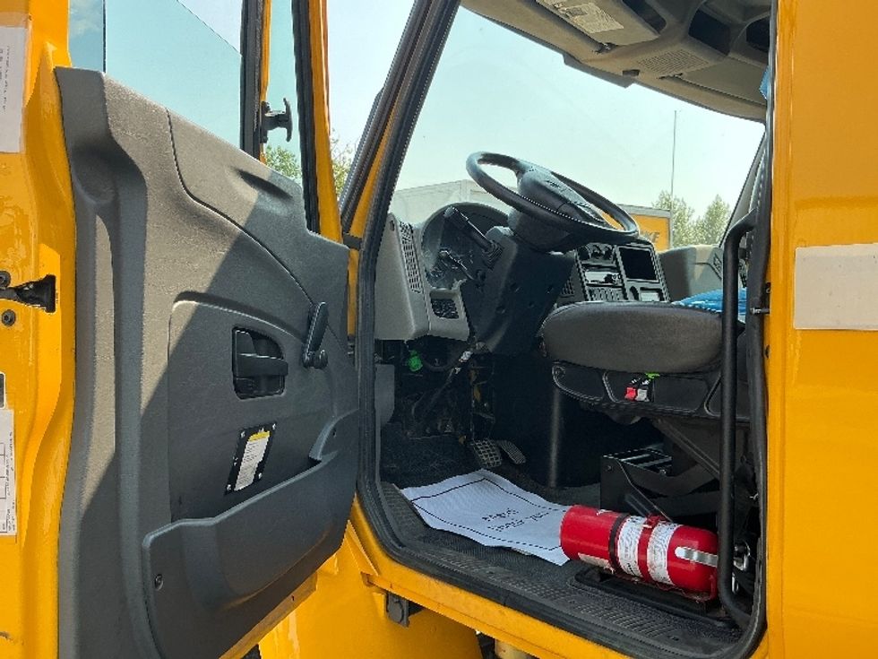 Medium Duty Box Truck-Light and Medium Duty Trucks-International-2019-4300-Calgary-AB-263,949\n\t\tkm-$ 56,250 - Image 16