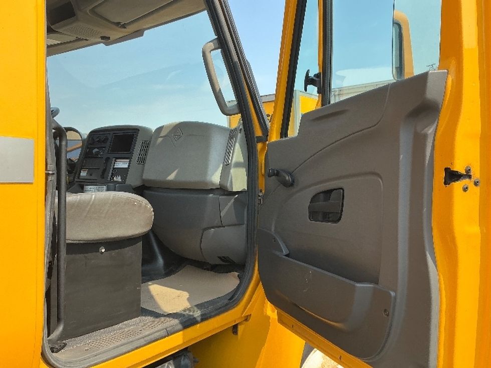 Medium Duty Box Truck-Light and Medium Duty Trucks-International-2019-4300-Calgary-AB-263,949\n\t\tkm-$ 56,250 - Image 20