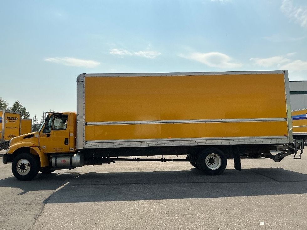 Medium Duty Box Truck-Light and Medium Duty Trucks-International-2019-4300-Calgary-AB-263,949\n\t\tkm-$ 56,250 - Image 4