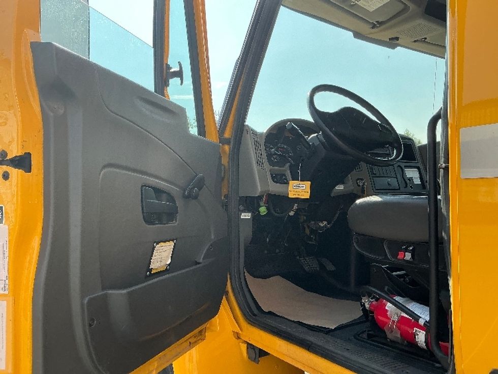 Medium Duty Box Truck-Light and Medium Duty Trucks-International-2019-4300-Calgary-AB-269,536\n\t\tkm-$ 55,500 - Image 16