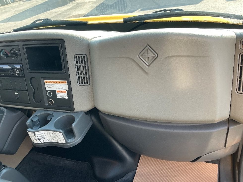Medium Duty Box Truck-Light and Medium Duty Trucks-International-2019-4300-Calgary-AB-269,536\n\t\tkm-$ 55,500 - Image 21