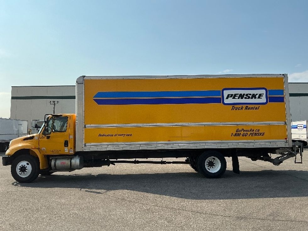 Medium Duty Box Truck-Light and Medium Duty Trucks-International-2019-4300-Calgary-AB-269,536\n\t\tkm-$ 55,500 - Image 4