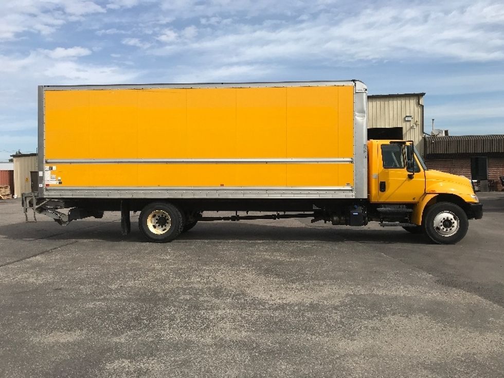 Medium Duty Box Truck-Light and Medium Duty Trucks-International-2019-4300-Calgary-AB-289,320\n\t\tkm-$ 52,750 - Image 15