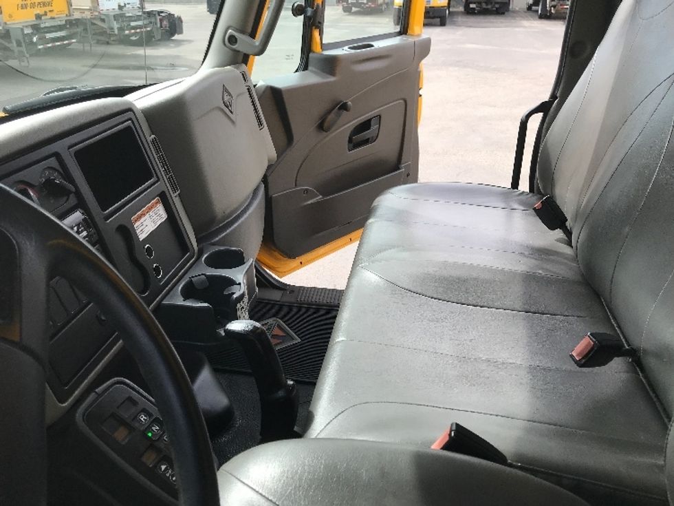 Medium Duty Box Truck-Light and Medium Duty Trucks-International-2019-4300-Calgary-AB-289,320\n\t\tkm-$ 52,750 - Image 19