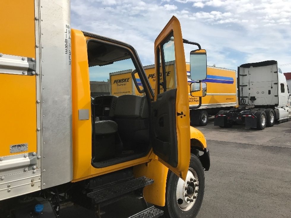 Medium Duty Box Truck-Light and Medium Duty Trucks-International-2019-4300-Calgary-AB-289,320\n\t\tkm-$ 52,750 - Image 20