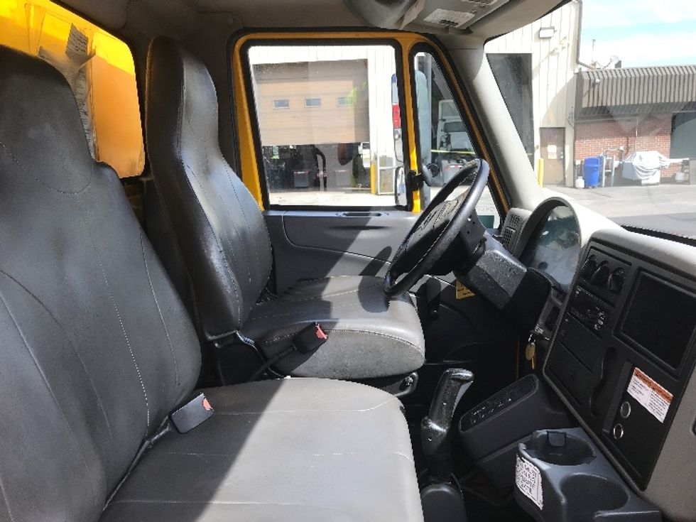 Medium Duty Box Truck-Light and Medium Duty Trucks-International-2019-4300-Calgary-AB-289,320\n\t\tkm-$ 52,750 - Image 22
