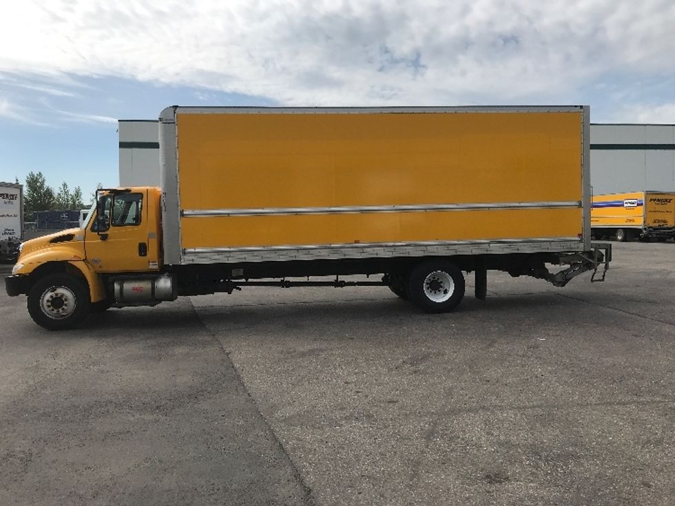 Medium Duty Box Truck-Light and Medium Duty Trucks-International-2019-4300-Calgary-AB-289,320\n\t\tkm-$ 52,750 - Image 4