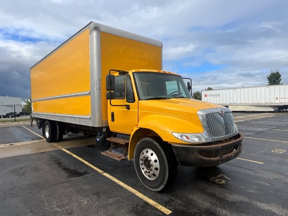 Medium Duty Box Truck-Light and Medium Duty Trucks-International-2019-4300-Cambridge-ON-293,770\n\t\tkm-$ 55,000 - Image 1