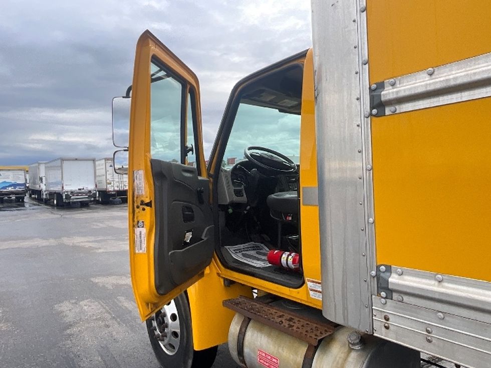 Medium Duty Box Truck-Light and Medium Duty Trucks-International-2019-4300-Cambridge-ON-293,770\n\t\tkm-$ 55,000 - Image 16