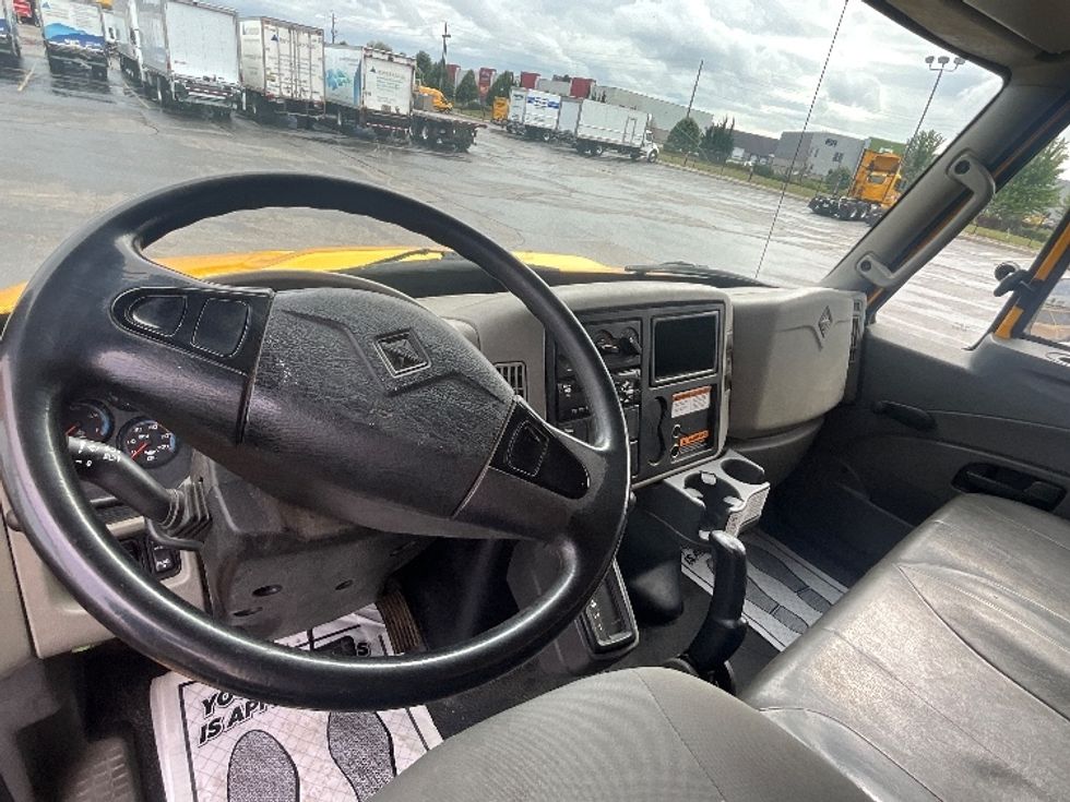 Medium Duty Box Truck-Light and Medium Duty Trucks-International-2019-4300-Cambridge-ON-293,770\n\t\tkm-$ 55,000 - Image 17