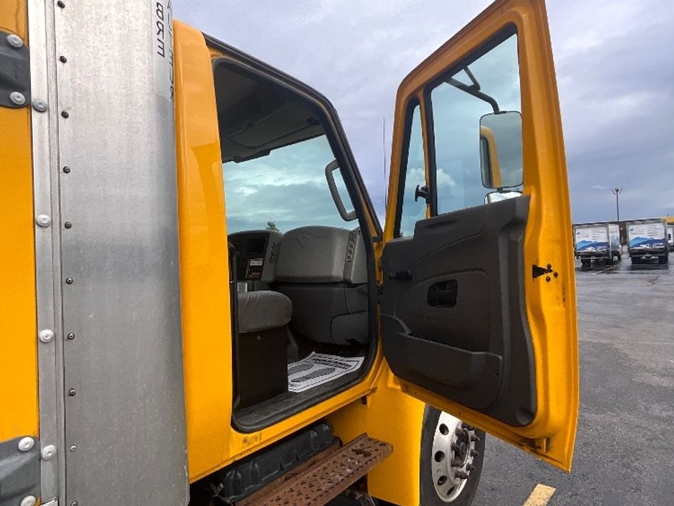 Medium Duty Box Truck-Light and Medium Duty Trucks-International-2019-4300-Cambridge-ON-293,770\n\t\tkm-$ 55,000 - Image 20