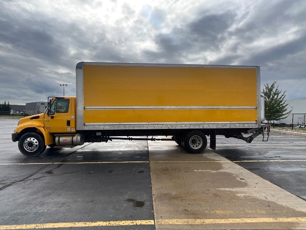 Medium Duty Box Truck-Light and Medium Duty Trucks-International-2019-4300-Cambridge-ON-293,770\n\t\tkm-$ 55,000 - Image 4