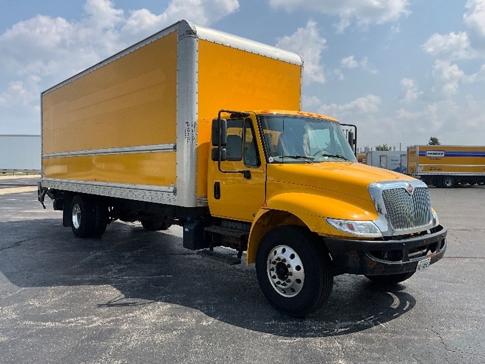 Medium Duty Box Truck-Light and Medium Duty Trucks-International-2019-4300-Cambridge-ON-297,675\n\t\tkm-$ 52,500 - Image 1