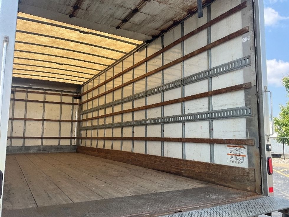 Medium Duty Box Truck-Light and Medium Duty Trucks-International-2019-4300-Cambridge-ON-297,675\n\t\tkm-$ 52,500 - Image 12