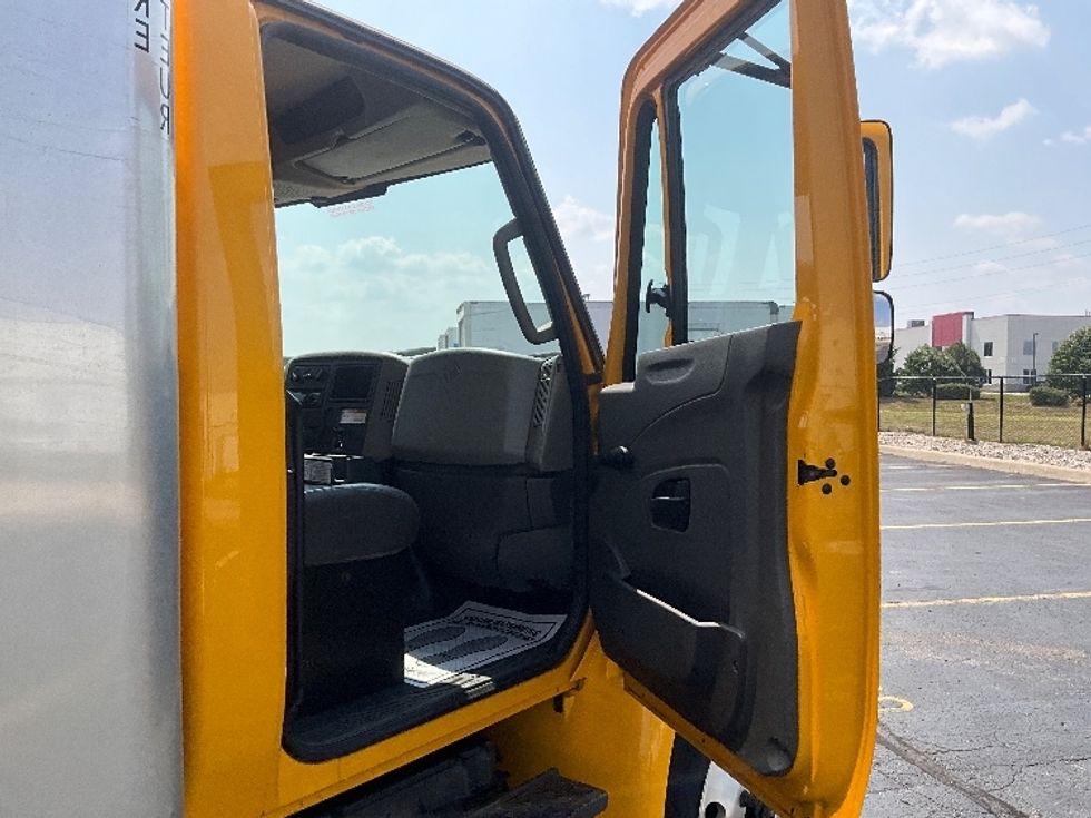 Medium Duty Box Truck-Light and Medium Duty Trucks-International-2019-4300-Cambridge-ON-297,675\n\t\tkm-$ 52,500 - Image 20