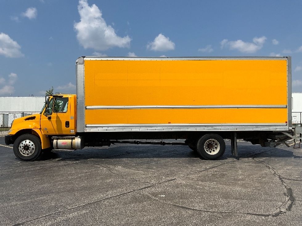 Medium Duty Box Truck-Light and Medium Duty Trucks-International-2019-4300-Cambridge-ON-297,675\n\t\tkm-$ 52,500 - Image 4