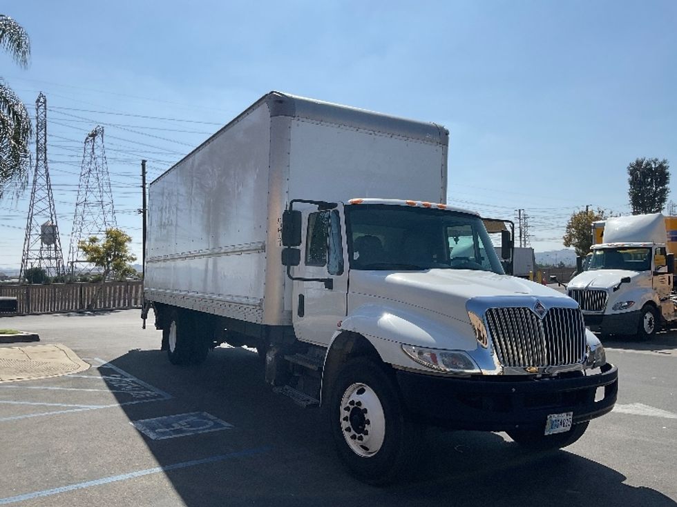 Medium Duty Box Truck-Light and Medium Duty Trucks-International-2019-4300-Chino-CA-158,588\n\t\tmiles-$ 47,000 - Image 1