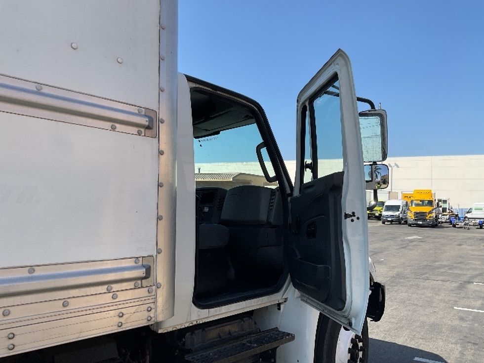 Medium Duty Box Truck-Light and Medium Duty Trucks-International-2019-4300-Chino-CA-158,588\n\t\tmiles-$ 47,000 - Image 20
