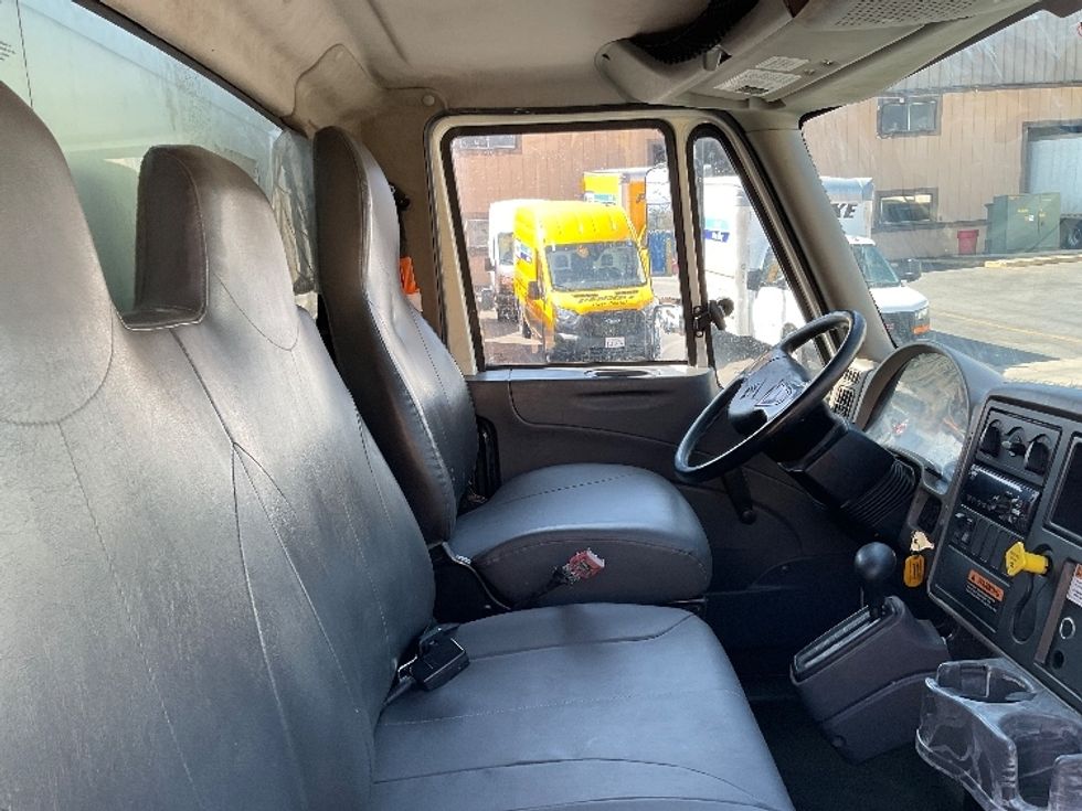 Medium Duty Box Truck-Light and Medium Duty Trucks-International-2019-4300-Chino-CA-158,588\n\t\tmiles-$ 47,000 - Image 22