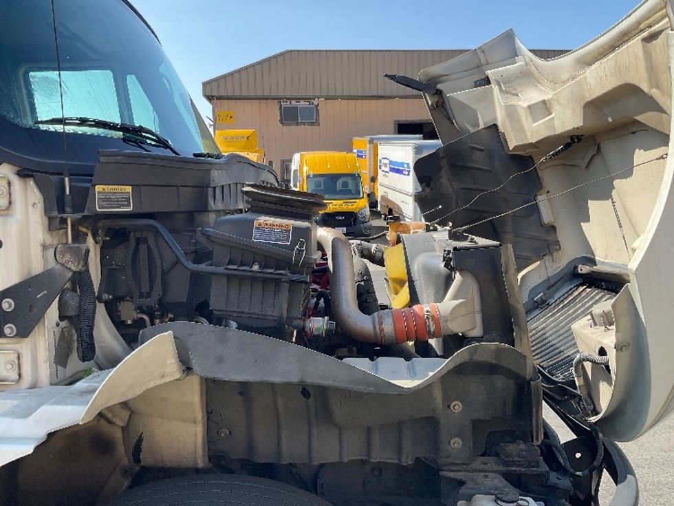 Medium Duty Box Truck-Light and Medium Duty Trucks-International-2019-4300-Chino-CA-158,588\n\t\tmiles-$ 47,000 - Image 23