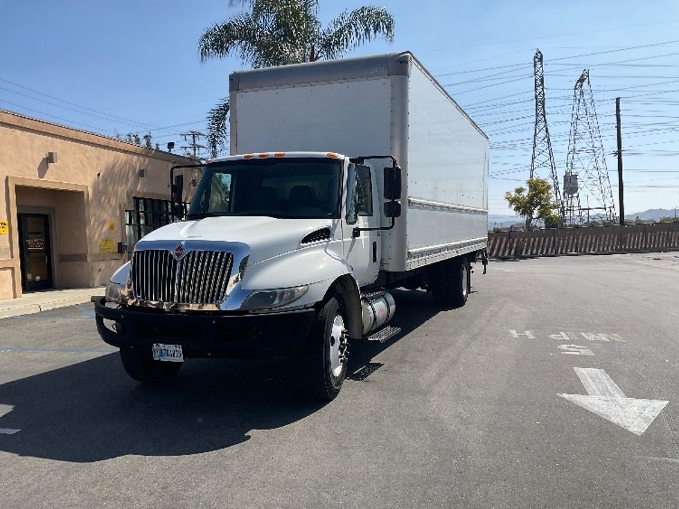 Medium Duty Box Truck-Light and Medium Duty Trucks-International-2019-4300-Chino-CA-158,588\n\t\tmiles-$ 47,000 - Image 3