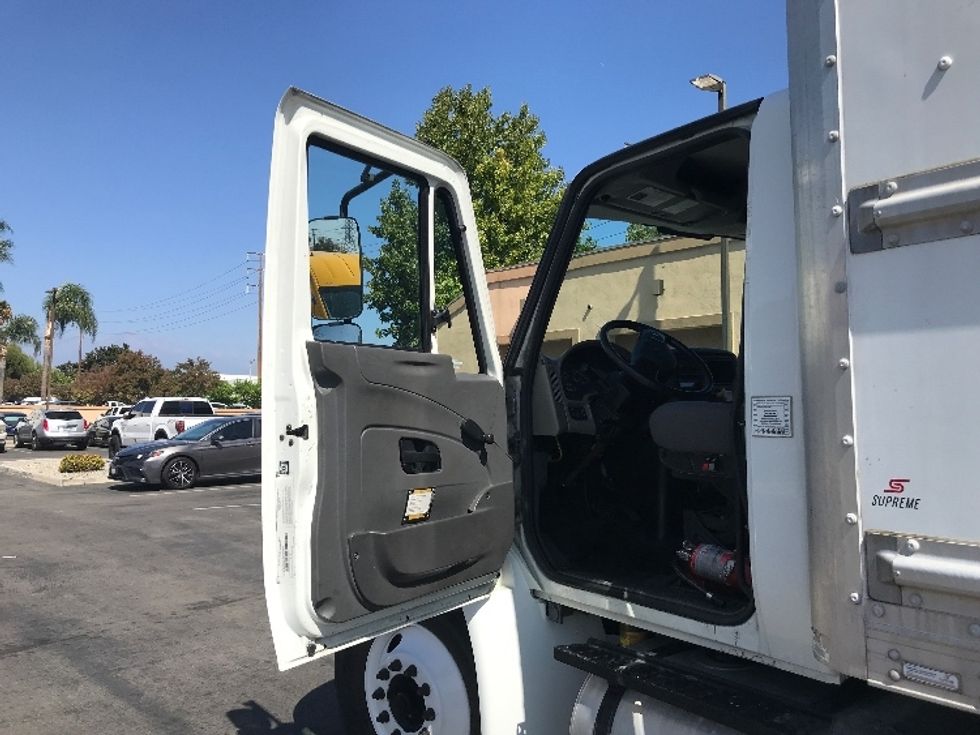 Medium Duty Box Truck-Light and Medium Duty Trucks-International-2019-4300-Chino-CA-198,922\n\t\tmiles-$ 40,500 - Image 16
