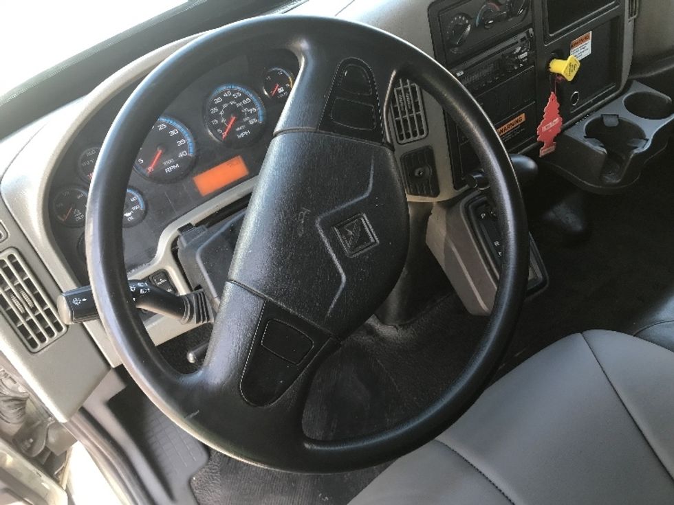 Medium Duty Box Truck-Light and Medium Duty Trucks-International-2019-4300-Chino-CA-198,922\n\t\tmiles-$ 40,500 - Image 17