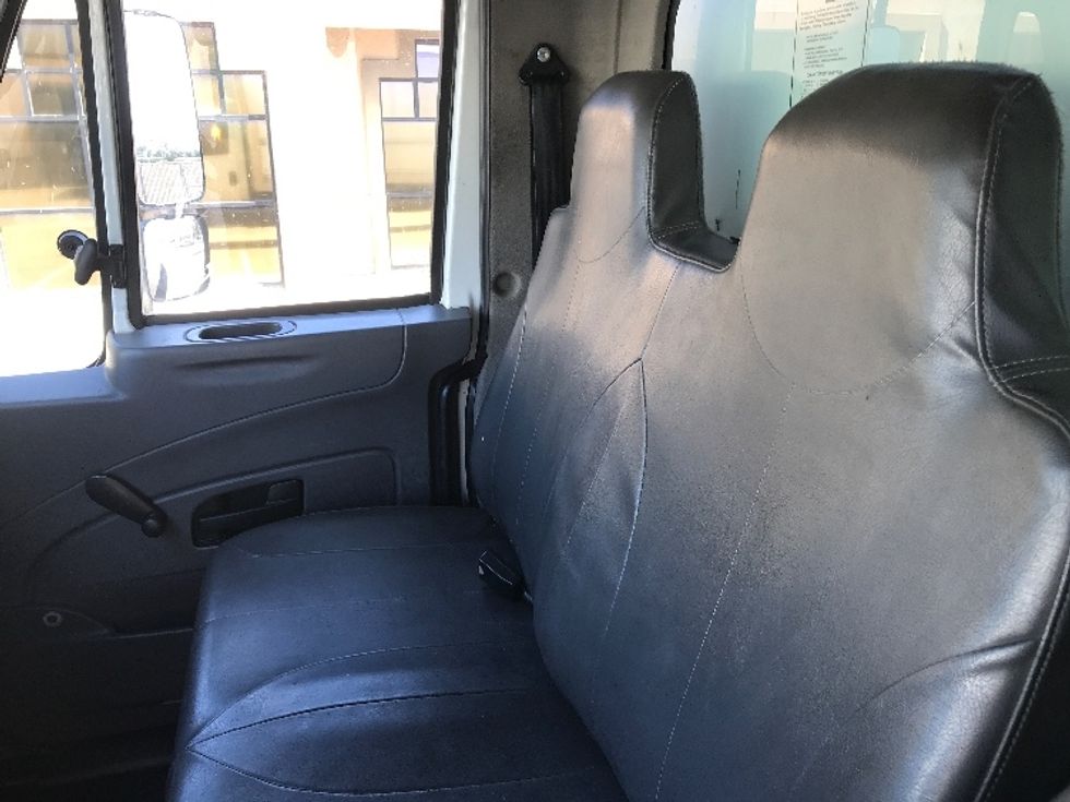 Medium Duty Box Truck-Light and Medium Duty Trucks-International-2019-4300-Chino-CA-198,922\n\t\tmiles-$ 40,500 - Image 19
