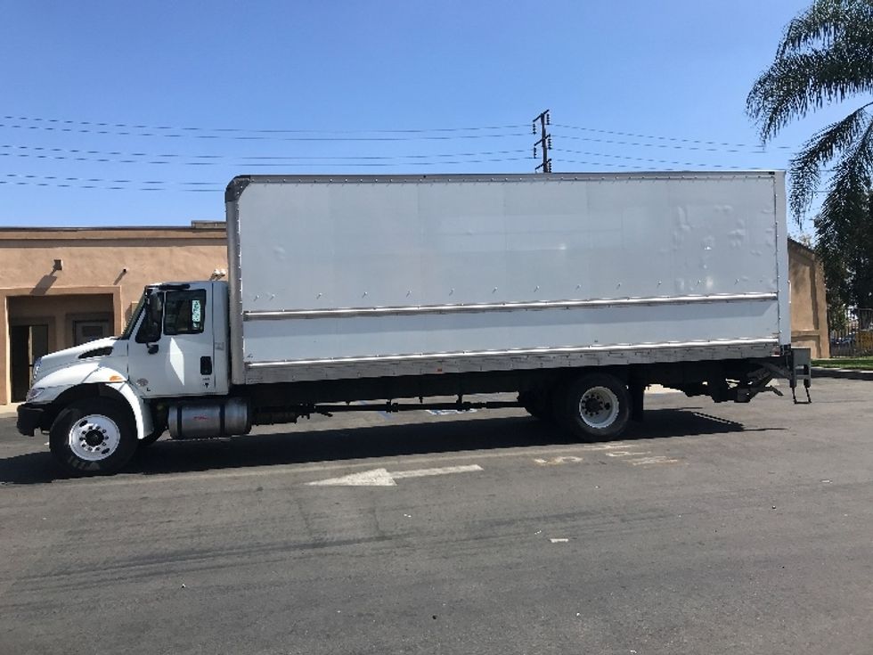 Medium Duty Box Truck-Light and Medium Duty Trucks-International-2019-4300-Chino-CA-198,922\n\t\tmiles-$ 40,500 - Image 4