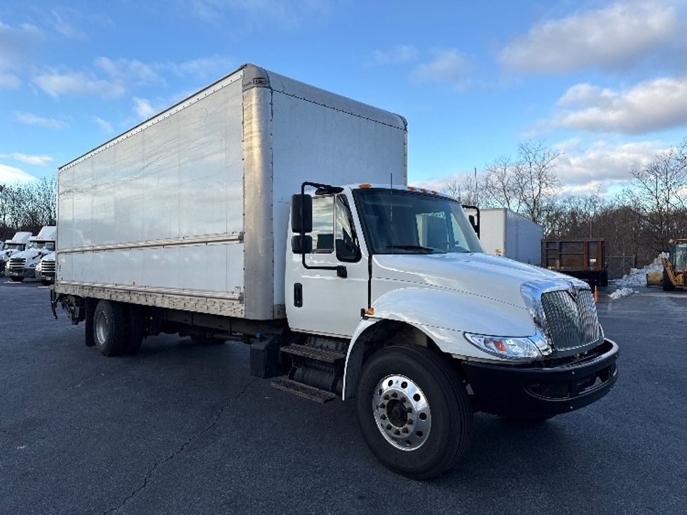 Medium Duty Box Truck-Light and Medium Duty Trucks-International-2019-4300-Cleona-PA-332,537\n\t\tmiles-$ 20,000 - Image 1