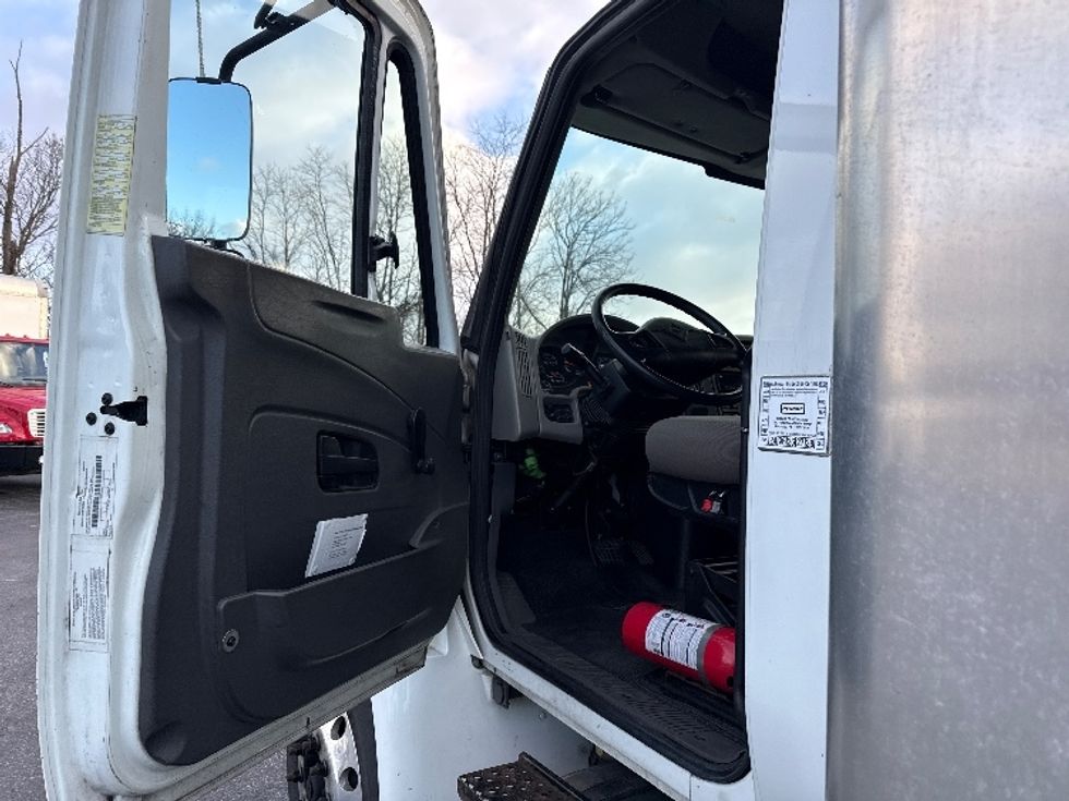 Medium Duty Box Truck-Light and Medium Duty Trucks-International-2019-4300-Cleona-PA-332,537\n\t\tmiles-$ 20,000 - Image 16