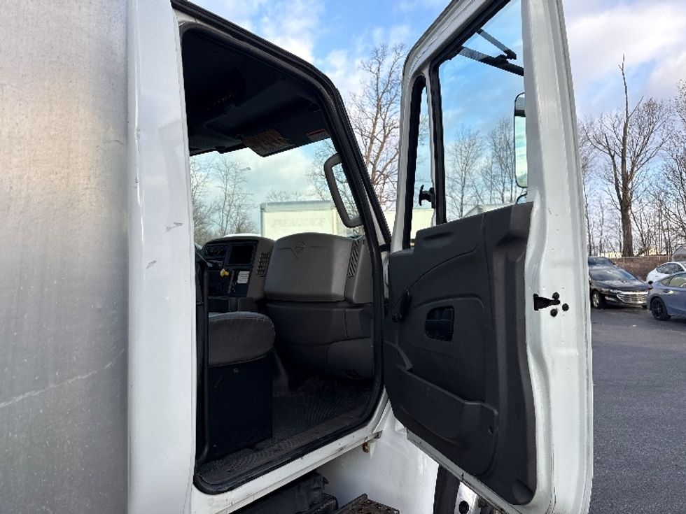 Medium Duty Box Truck-Light and Medium Duty Trucks-International-2019-4300-Cleona-PA-332,537\n\t\tmiles-$ 20,000 - Image 20