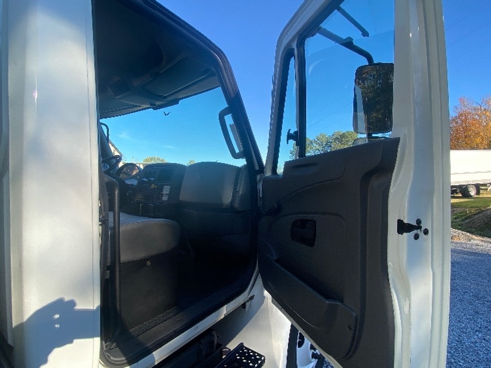 Medium Duty Box Truck-Light and Medium Duty Trucks-International-2019-4300-Cleveland-TN-349,585\n\t\tmiles-$ 21,250 - Image 20