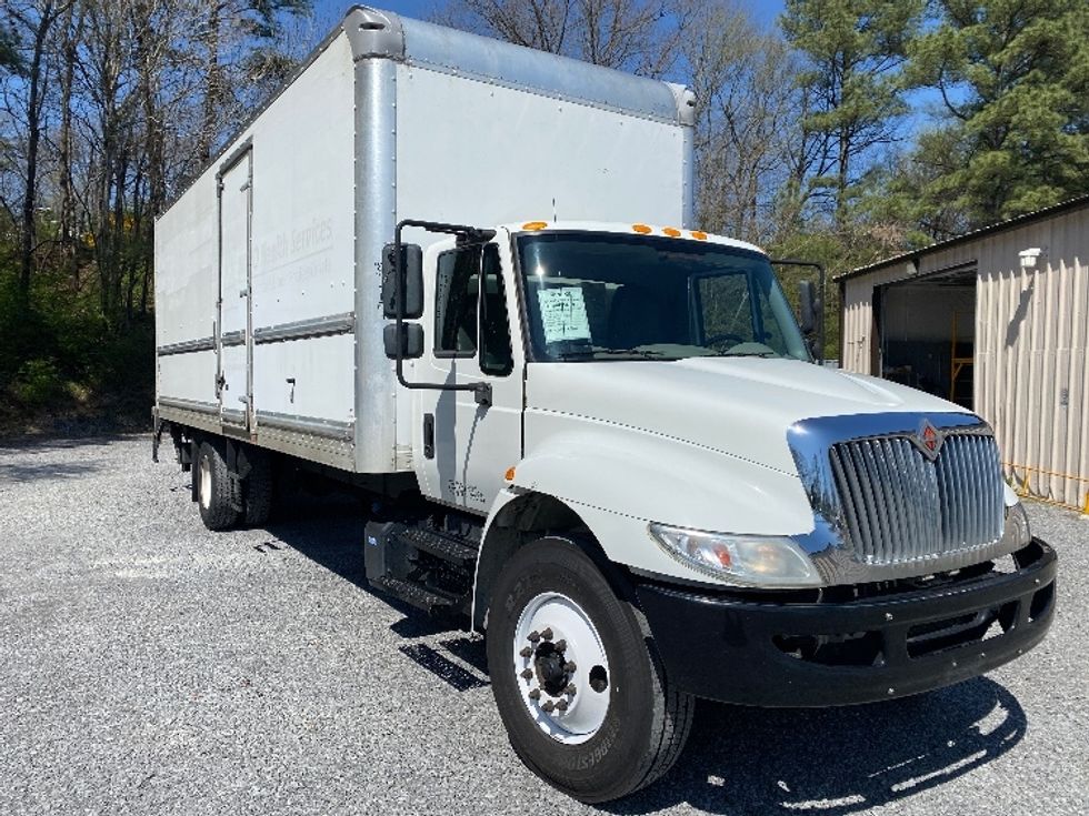 Medium Duty Box Truck-Light and Medium Duty Trucks-International-2019-4300-Cleveland-TN-377,873\n\t\tmiles-$ 20,750 - Image 1