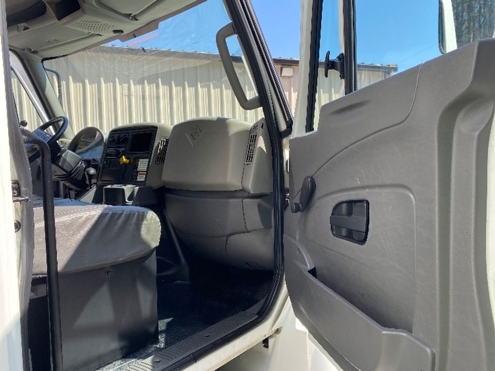 Medium Duty Box Truck-Light and Medium Duty Trucks-International-2019-4300-Cleveland-TN-377,873\n\t\tmiles-$ 20,750 - Image 20