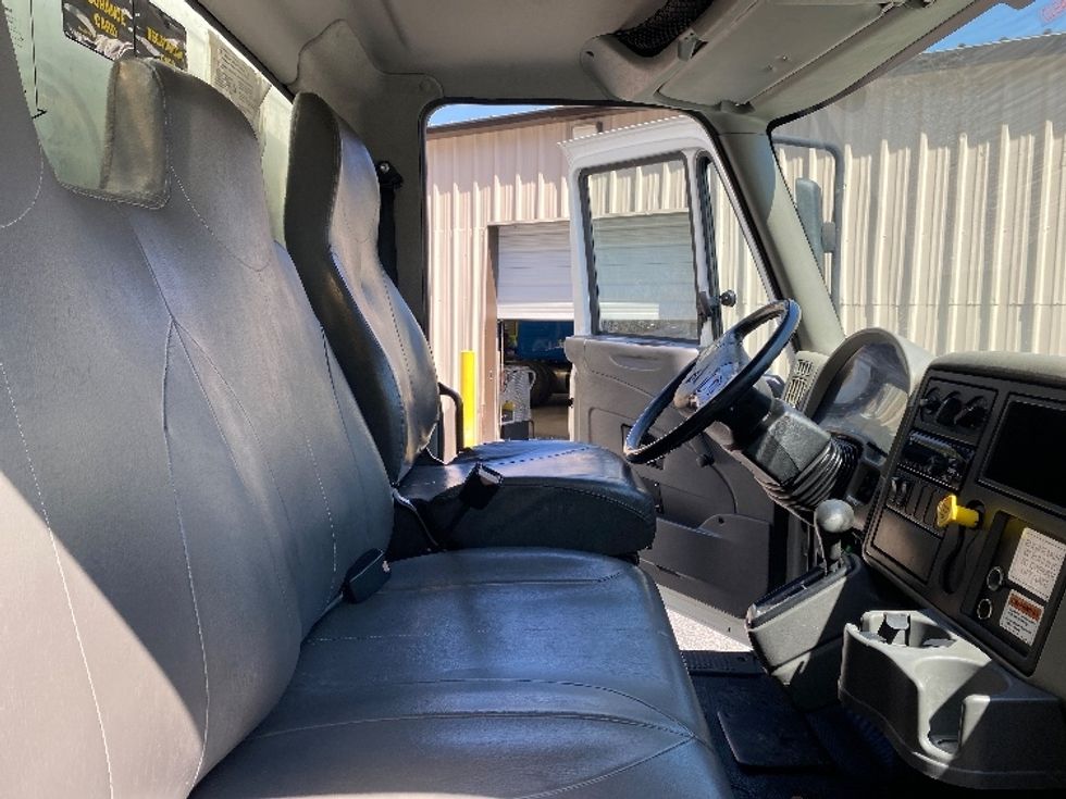 Medium Duty Box Truck-Light and Medium Duty Trucks-International-2019-4300-Cleveland-TN-377,873\n\t\tmiles-$ 20,750 - Image 22