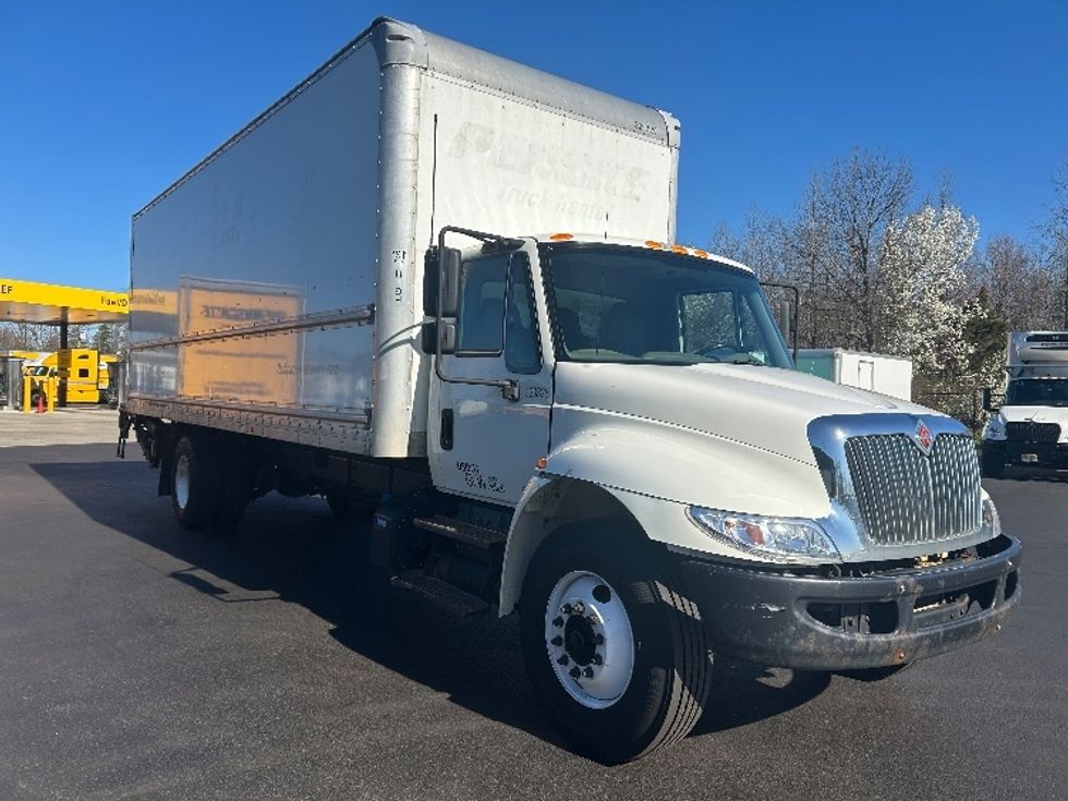 Medium Duty Box Truck-Light and Medium Duty Trucks-International-2019-4300-Cranbury-NJ-335,364\n\t\tmiles-$ 20,000 - Image 1