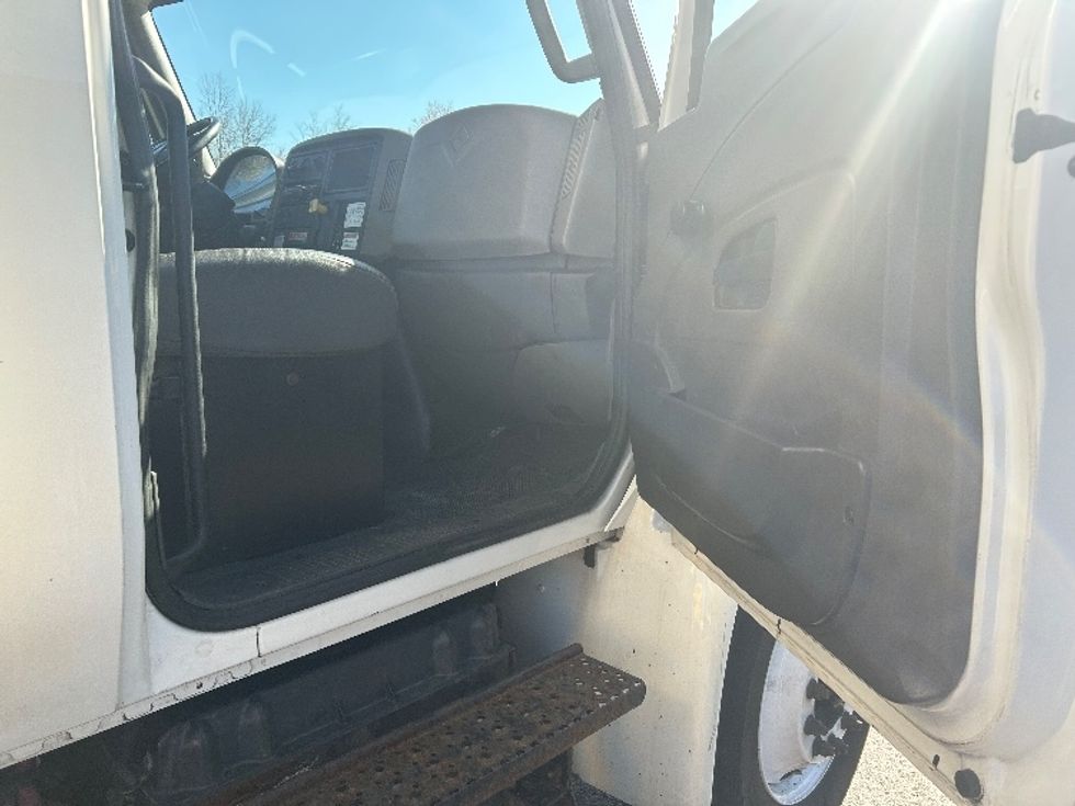 Medium Duty Box Truck-Light and Medium Duty Trucks-International-2019-4300-Cranbury-NJ-335,364\n\t\tmiles-$ 20,000 - Image 17