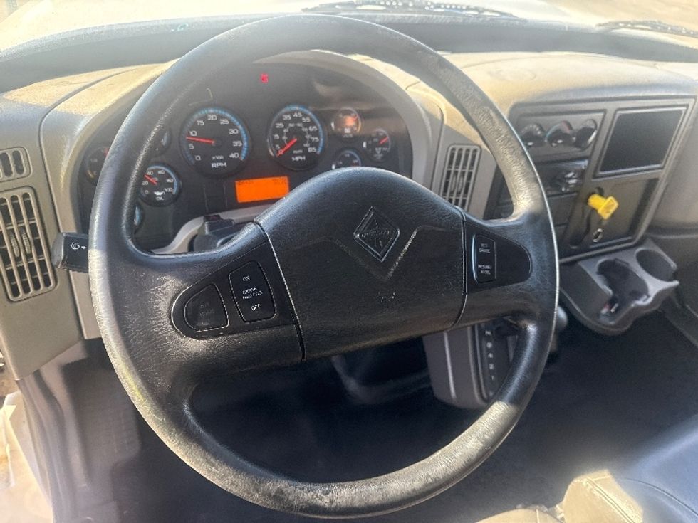 Medium Duty Box Truck-Light and Medium Duty Trucks-International-2019-4300-Dallas-TX-103,336\n\t\tmiles-$ 56,750 - Image 17