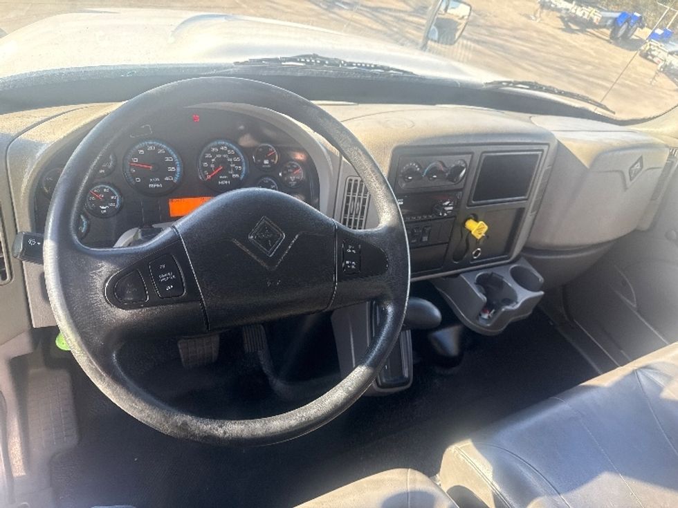 Medium Duty Box Truck-Light and Medium Duty Trucks-International-2019-4300-Dallas-TX-103,336\n\t\tmiles-$ 56,750 - Image 18