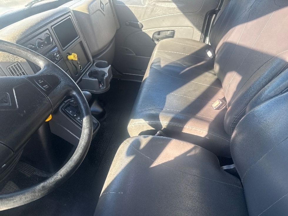Medium Duty Box Truck-Light and Medium Duty Trucks-International-2019-4300-Dallas-TX-103,336\n\t\tmiles-$ 56,750 - Image 19