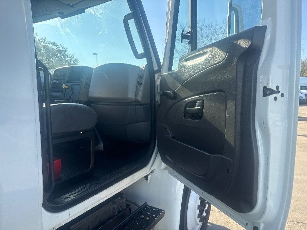 Medium Duty Box Truck-Light and Medium Duty Trucks-International-2019-4300-Dallas-TX-103,336\n\t\tmiles-$ 56,750 - Image 20