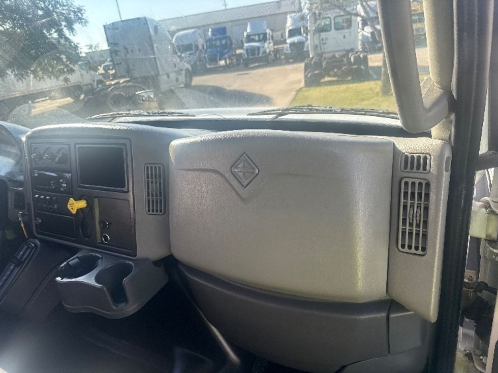 Medium Duty Box Truck-Light and Medium Duty Trucks-International-2019-4300-Dallas-TX-103,336\n\t\tmiles-$ 56,750 - Image 21