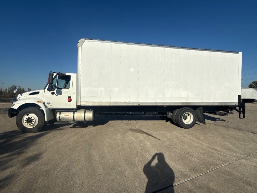 Medium Duty Box Truck-Light and Medium Duty Trucks-International-2019-4300-Dallas-TX-103,336\n\t\tmiles-$ 56,750 - Image 4
