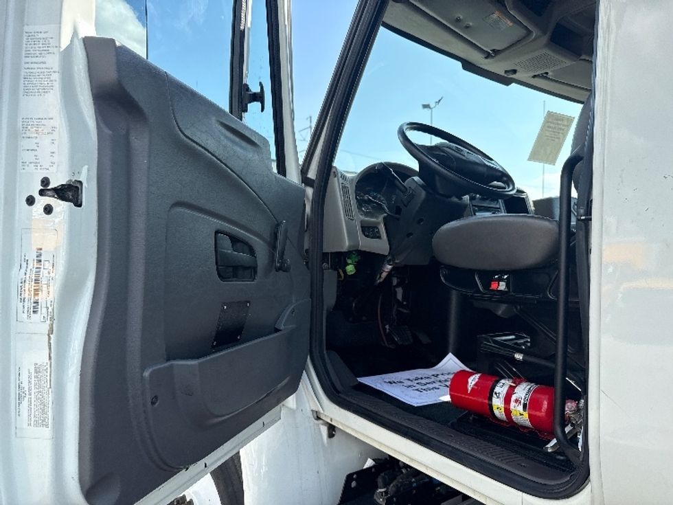 Medium Duty Box Truck-Light and Medium Duty Trucks-International-2019-4300-Dallas-TX-62,265\n\t\tmiles-$ 65,500 - Image 16