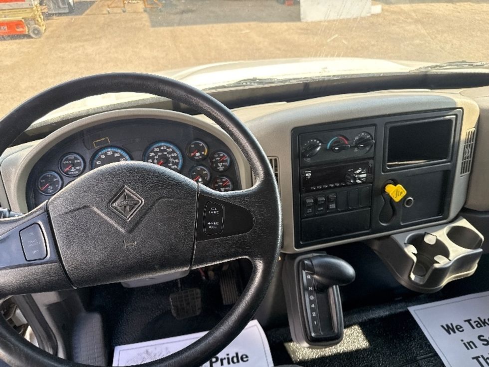 Medium Duty Box Truck-Light and Medium Duty Trucks-International-2019-4300-Dallas-TX-62,265\n\t\tmiles-$ 65,500 - Image 18