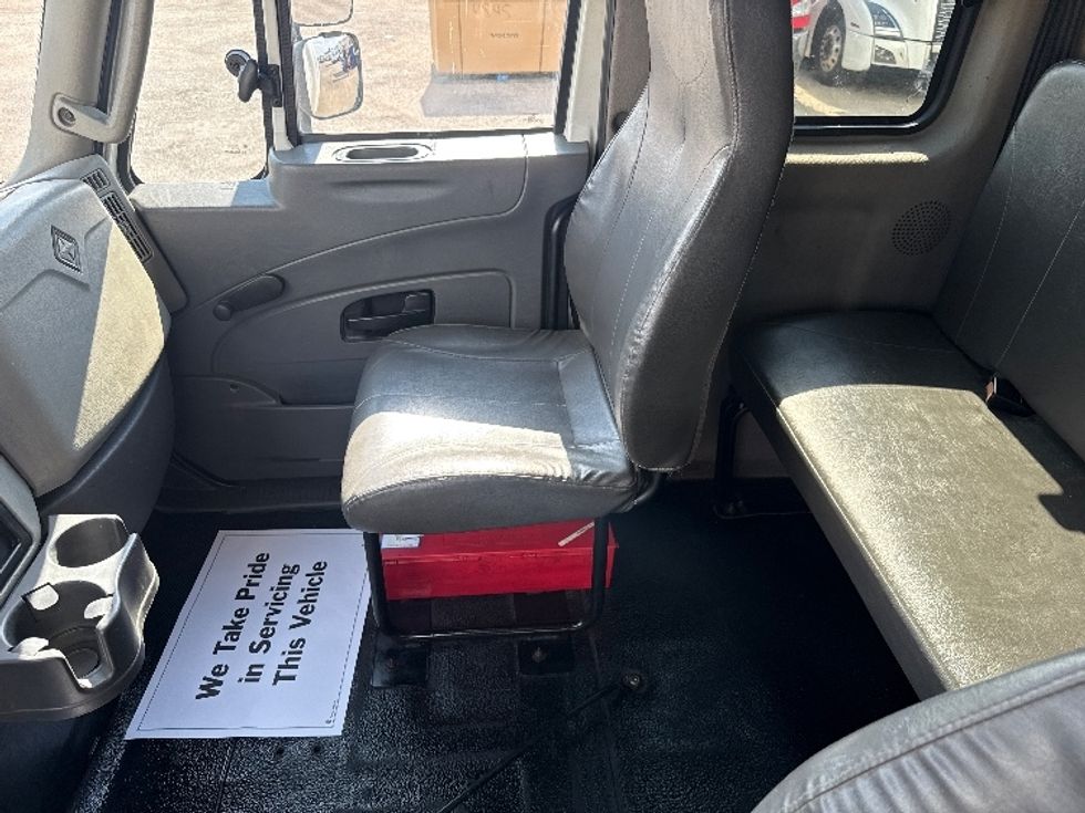 Medium Duty Box Truck-Light and Medium Duty Trucks-International-2019-4300-Dallas-TX-62,265\n\t\tmiles-$ 65,500 - Image 19